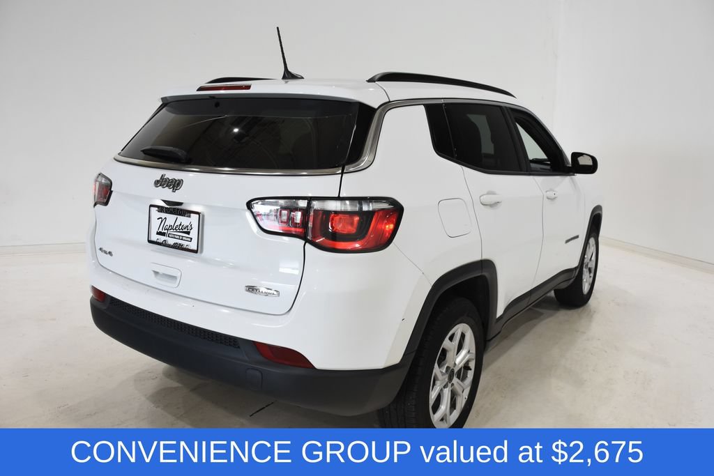 Used 2025 Jeep Compass Latitude w/ Sun & Sound Group AWD/4WD image 4