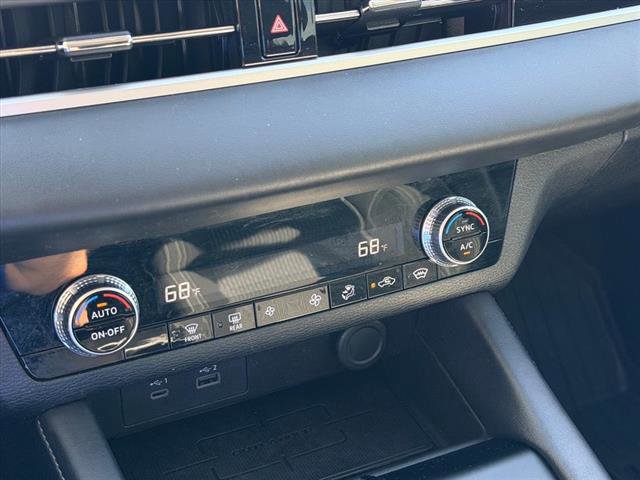 Used 2024 Mitsubishi Outlander ES image 16