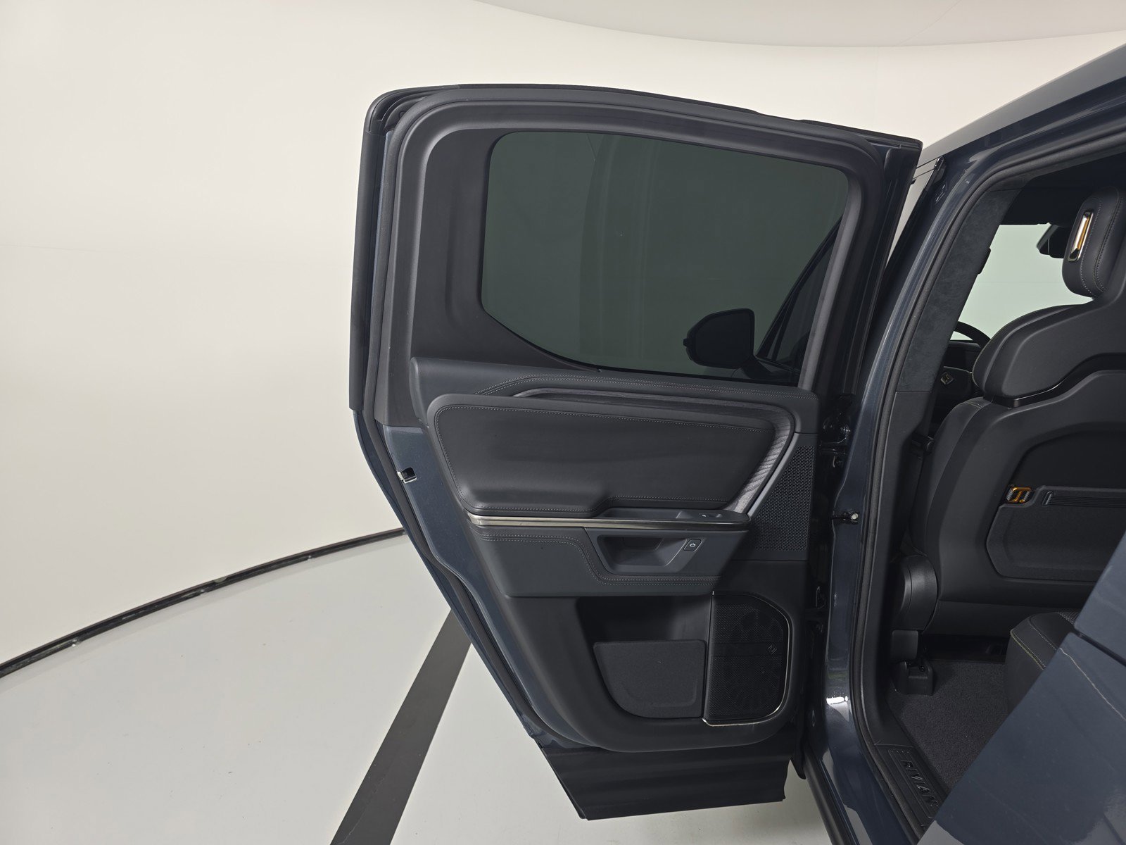 Used 2025 Rivian R1T Adventure AWD/4WD image 17