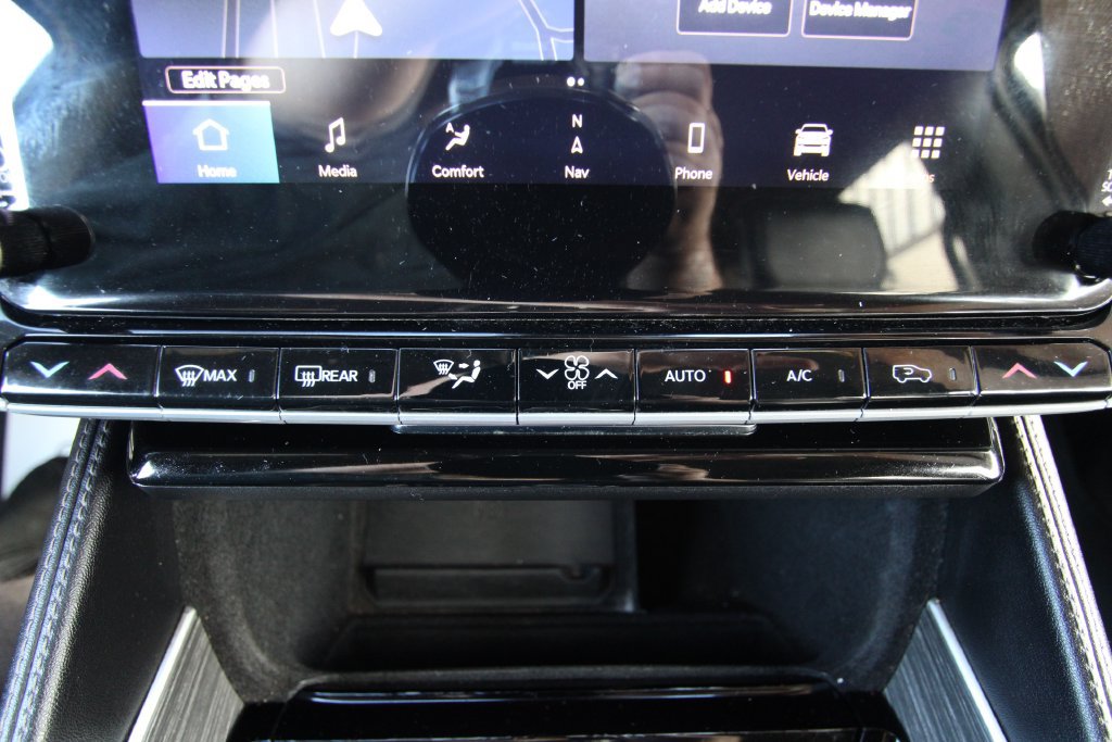 Used 2023 Jeep Wagoneer Series III w/ Preferred Equipment Group AWD/4WD image 30
