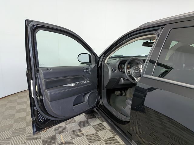 Used 2014 Jeep Compass Latitude image 10