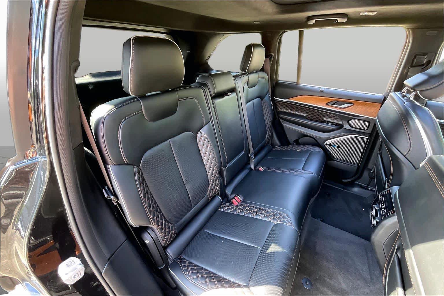 Used 2022 Jeep Grand Cherokee Summit AWD/4WD image 19