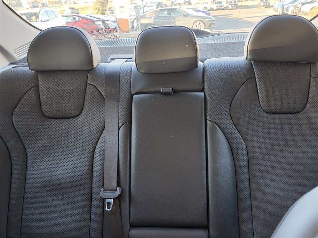 Used 2022 Hyundai Elantra Limited image 10