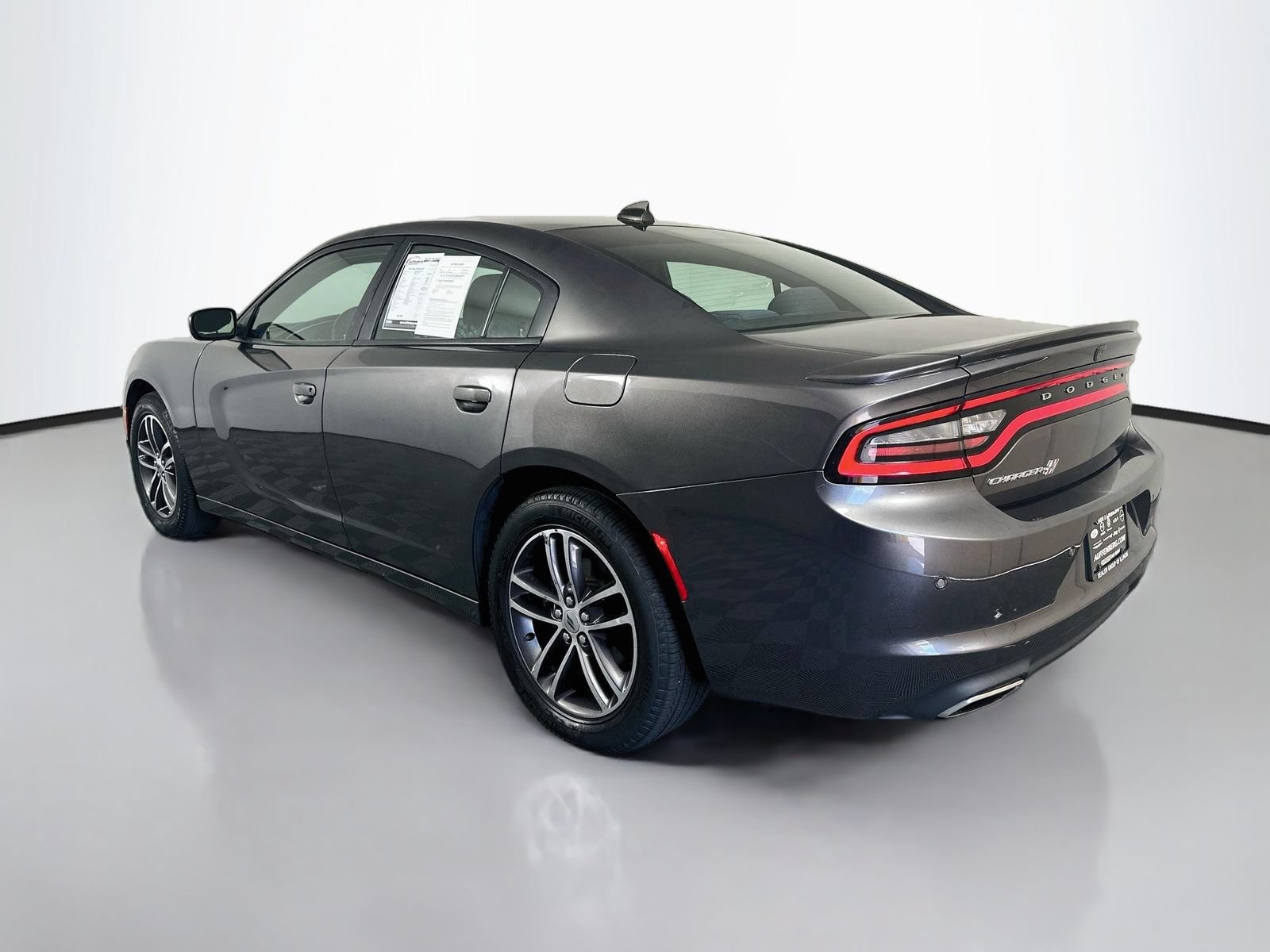 Used 2019 Dodge Charger SXT AWD/4WD image 5