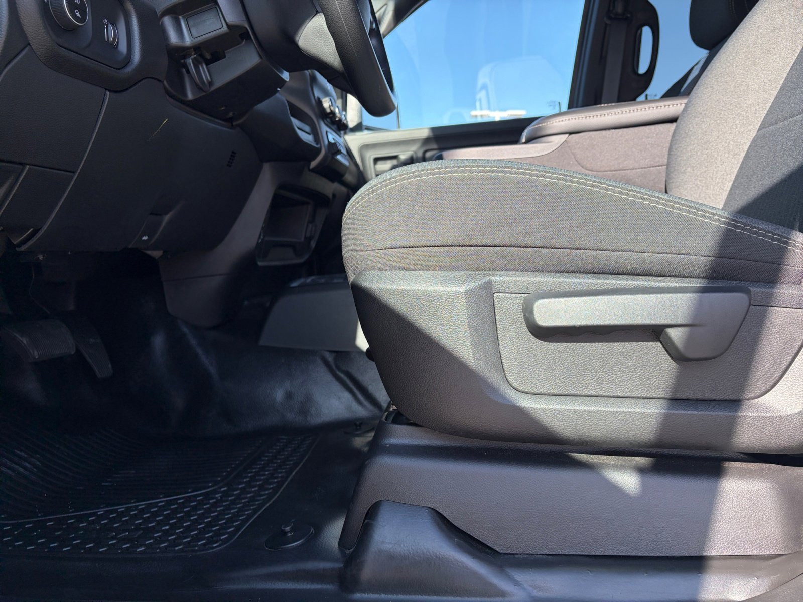 Used 2024 RAM 5500 Tradesman w/ Chrome Appearance Group image 13