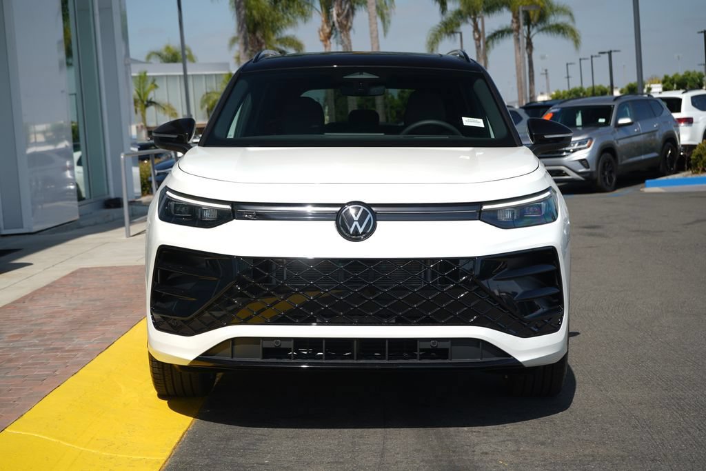 New 2026 Volkswagen Tiguan SE R-Line FWD image 5