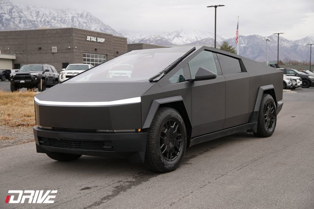 Used 2024 Tesla Cybertruck AWD Crew Cab image 6