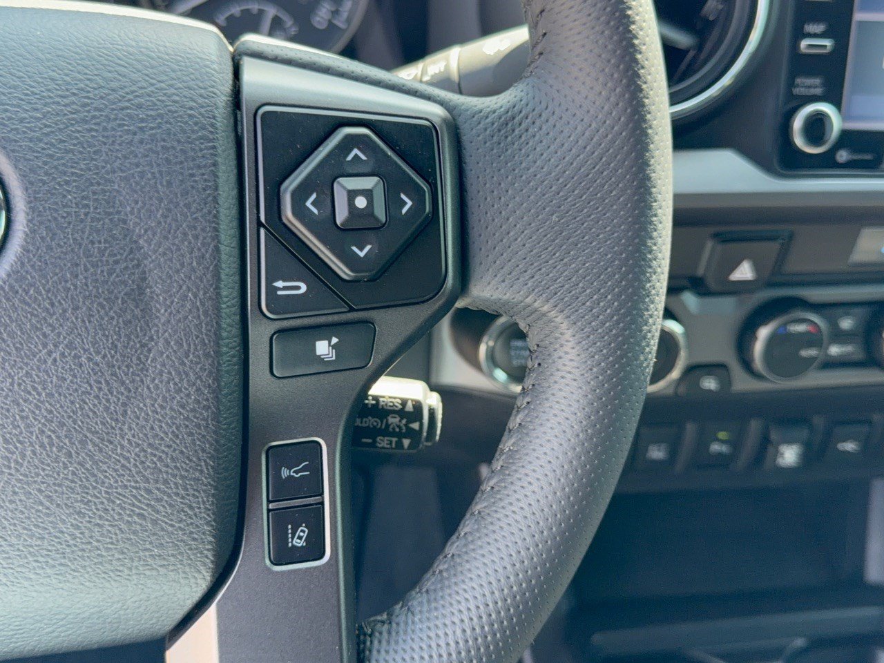 Used 2021 Toyota Tacoma TRD Sport w/ Technology Package AWD/4WD image 19