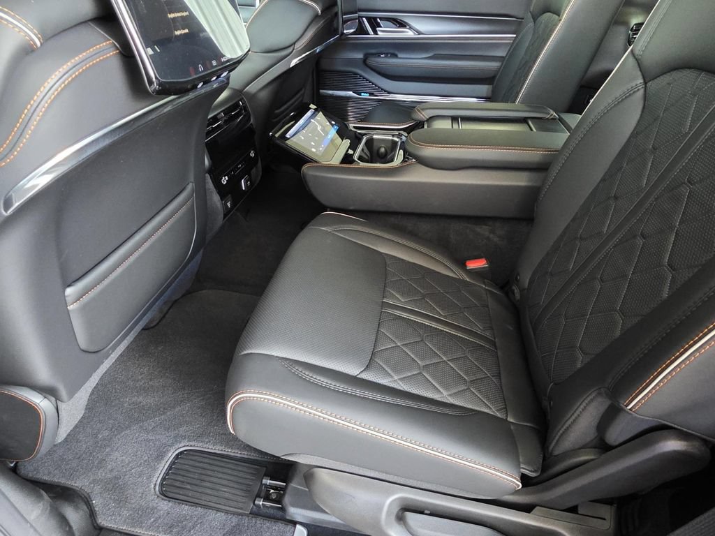 New 2026 Jeep Grand Wagoneer L Summit AWD/4WD image 10