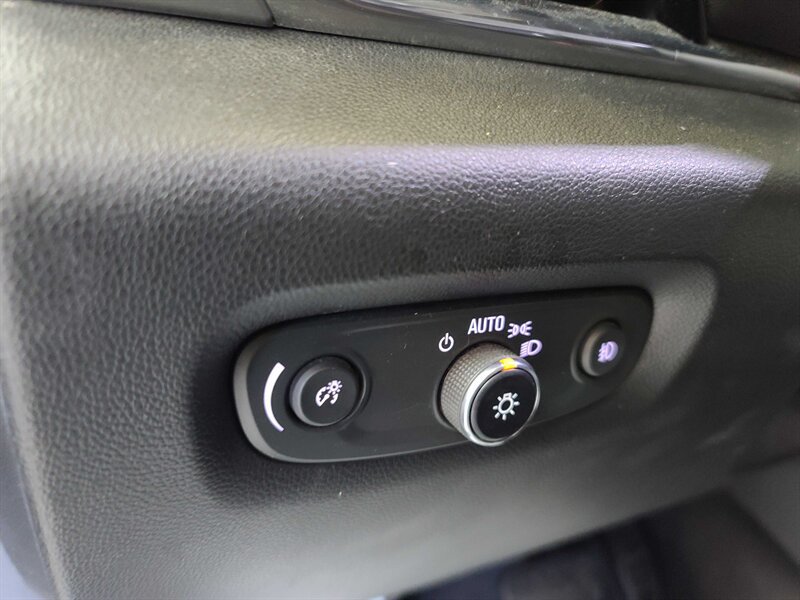 Used 2020 Chevrolet Traverse LT FWD image 24