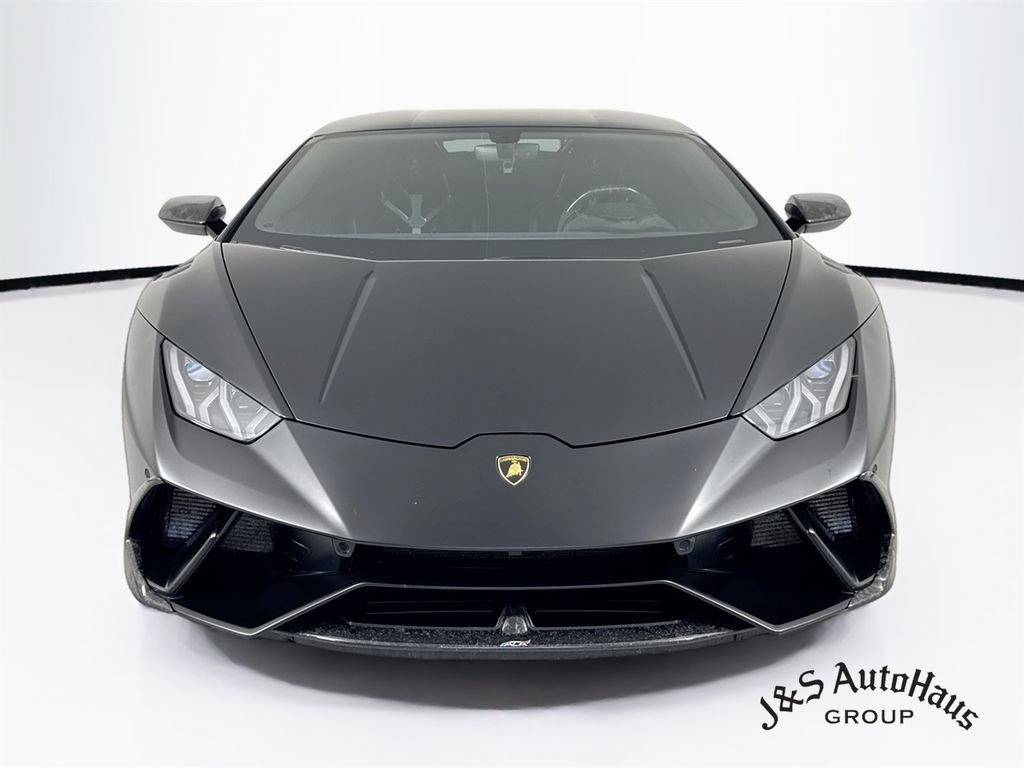 Used 2018 Lamborghini Huracan Performante AWD/4WD image 2