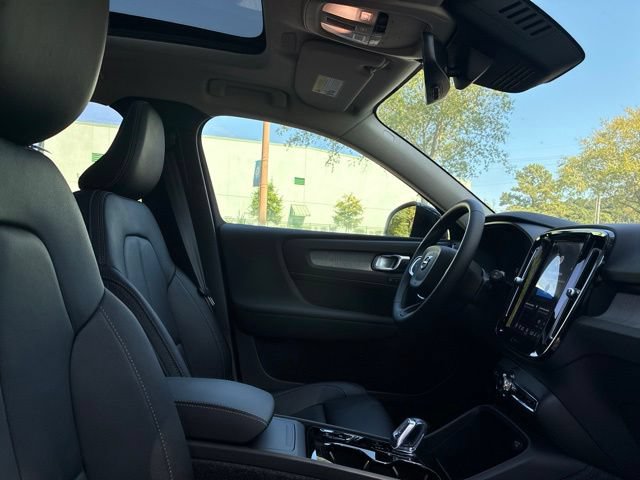 New 2026 Volvo XC40 B5 Plus w/ Protection Package Premier AWD/4WD image 24