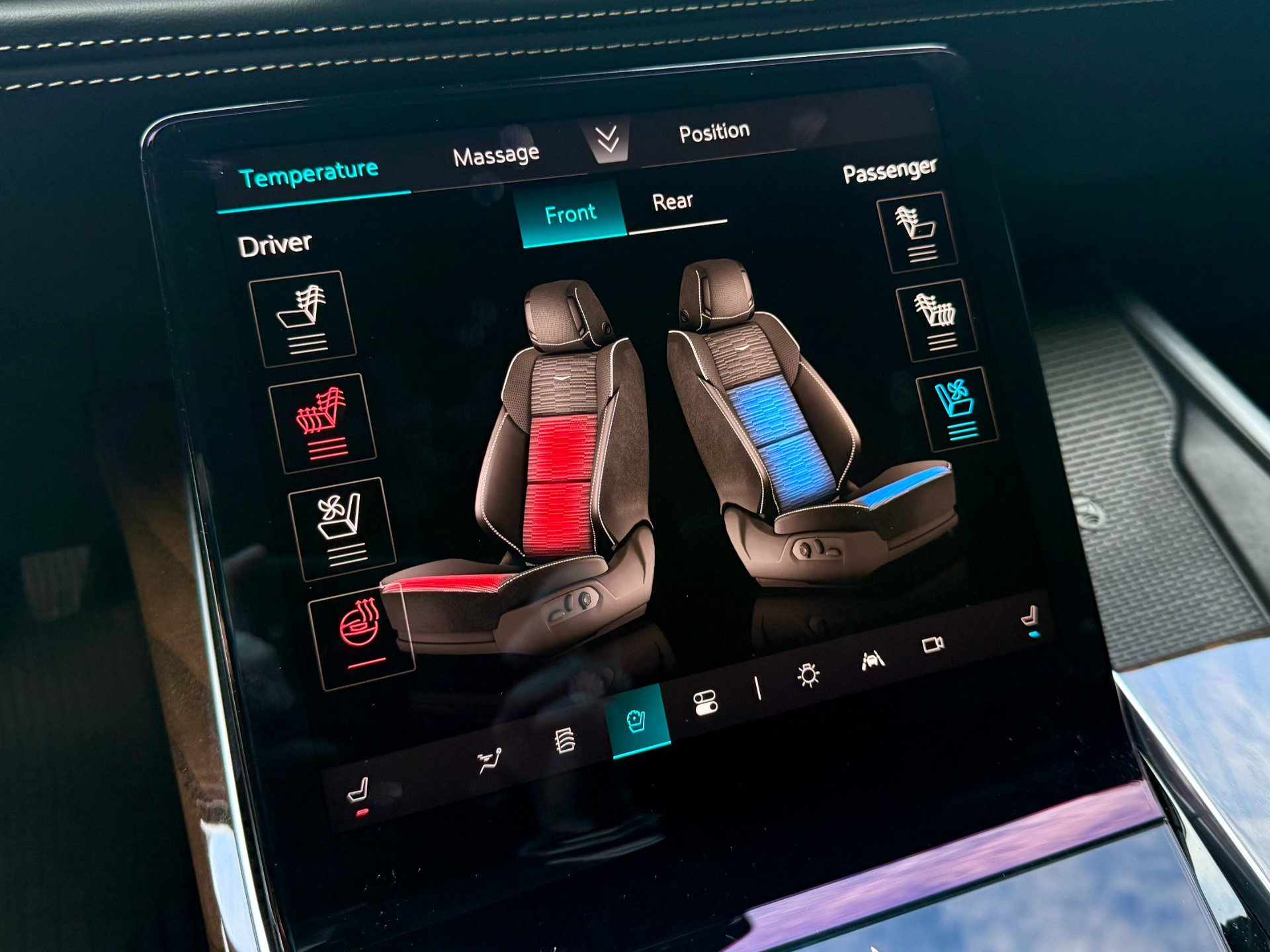 Used 2025 Cadillac Escalade Sport Platinum w/ LPO, ONYX Package image 70