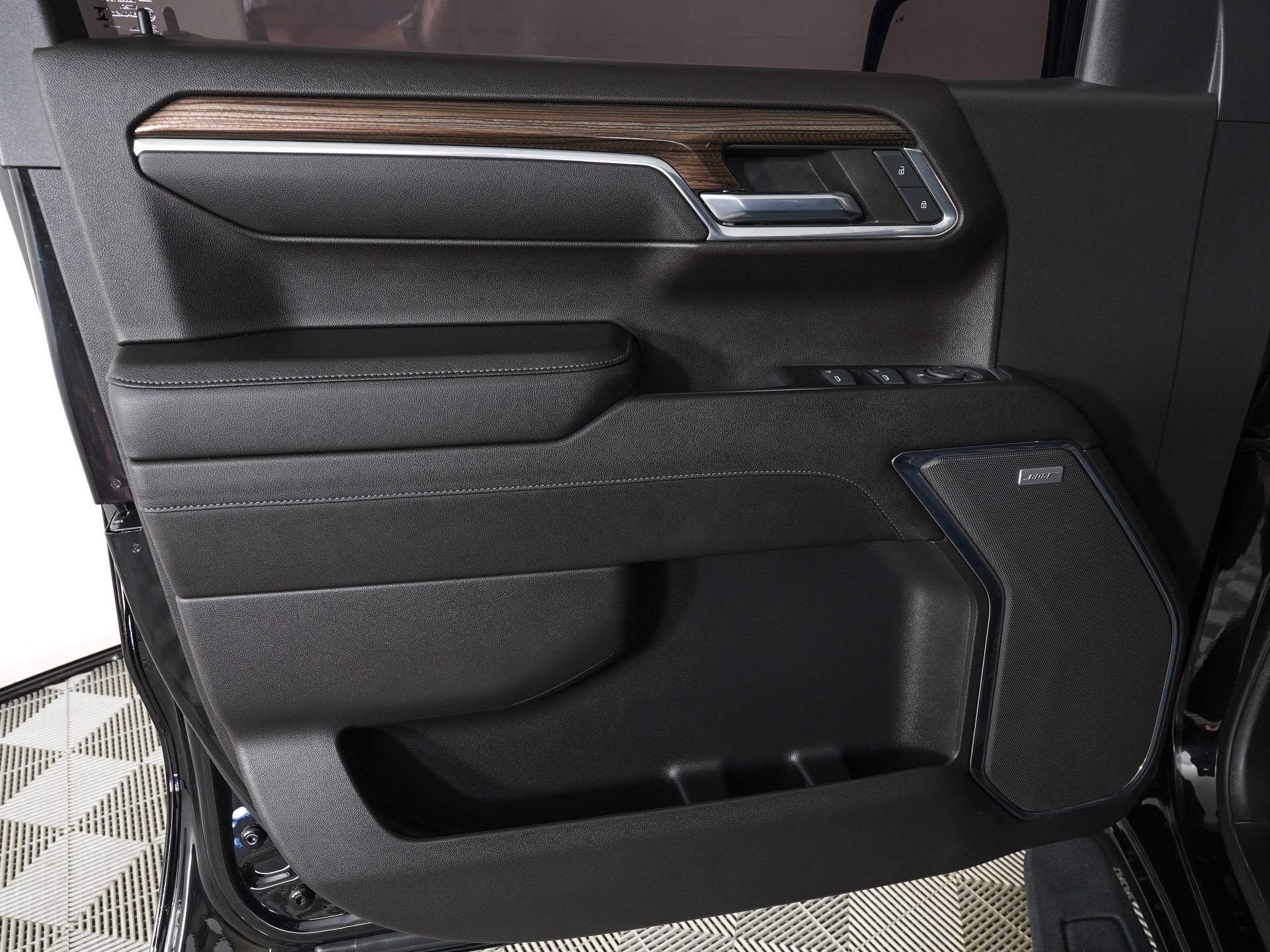 Used 2023 Chevrolet Silverado 1500 LT Trail Boss w/ LT Trail Boss Premium Package AWD/4WD image 13
