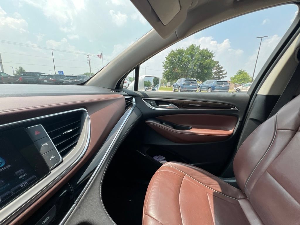 Used 2018 Buick Enclave Avenir w/ Avenir Technology Package AWD/4WD image 20