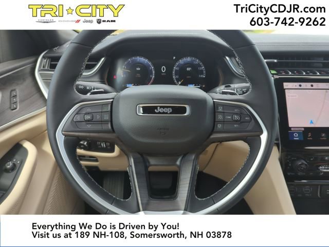 New 2025 Jeep Grand Cherokee Limited w/ Luxury Tech Group II image 24