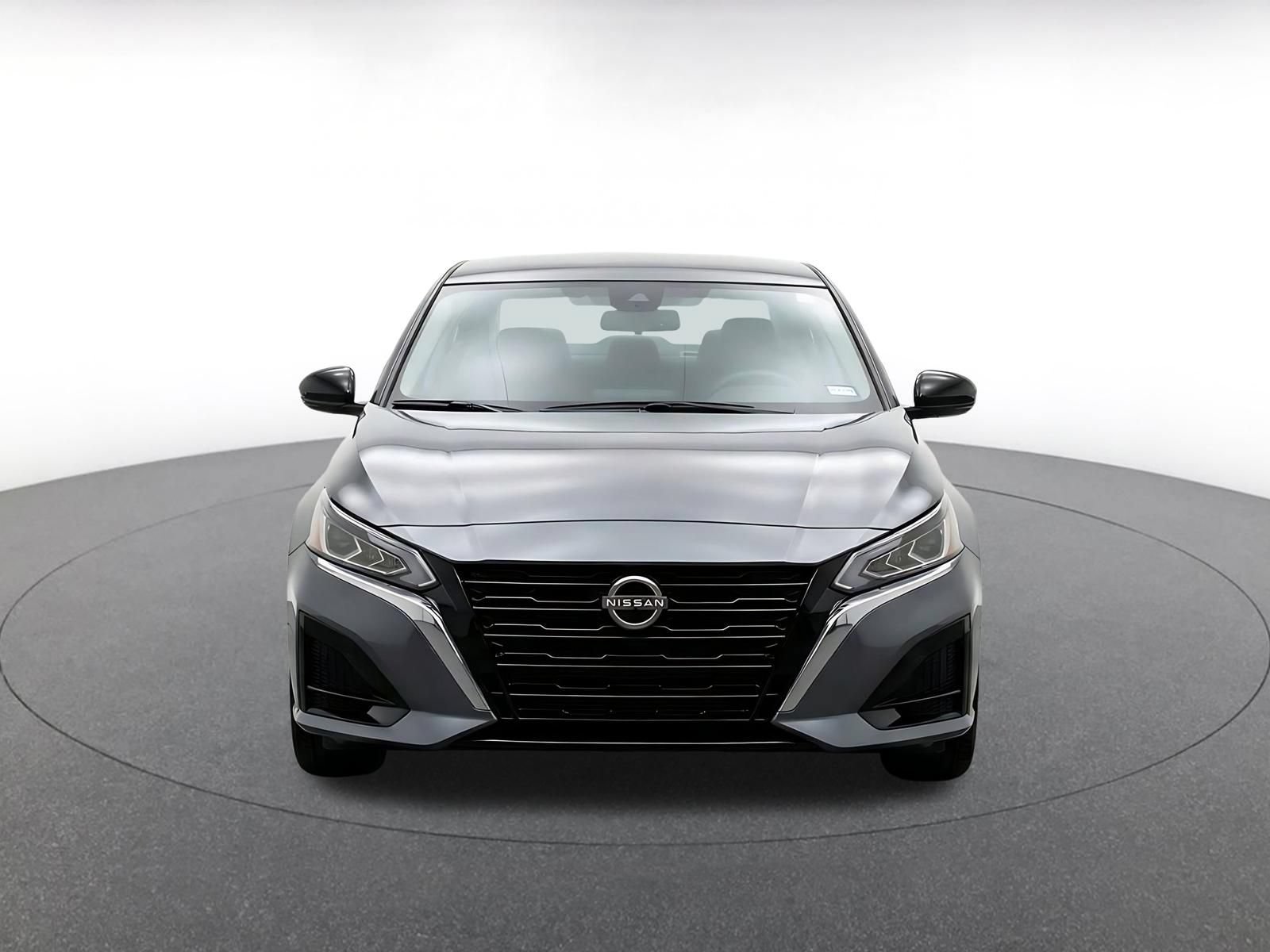 Used 2025 Nissan Altima 2.5 SV FWD image 2