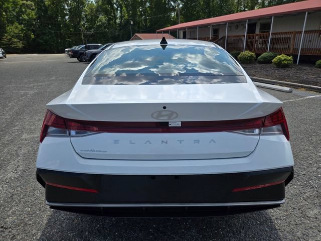 Used 2025 Hyundai Elantra SEL FWD image 7