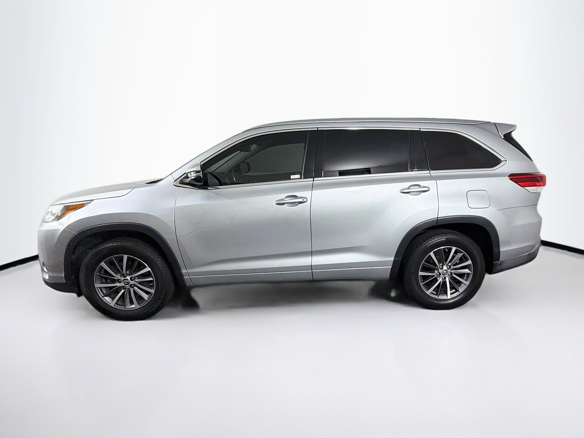 Used 2018 Toyota Highlander XLE FWD image 4