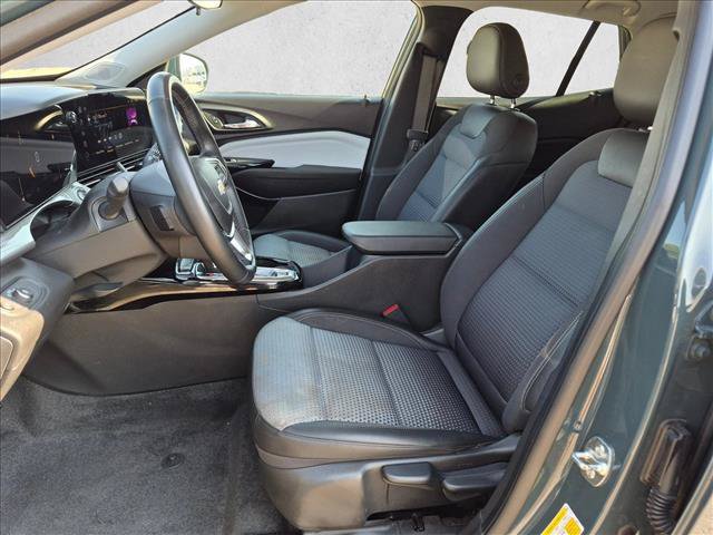 Used 2025 Chevrolet Trax LT w/ LT Convenience Package FWD image 15