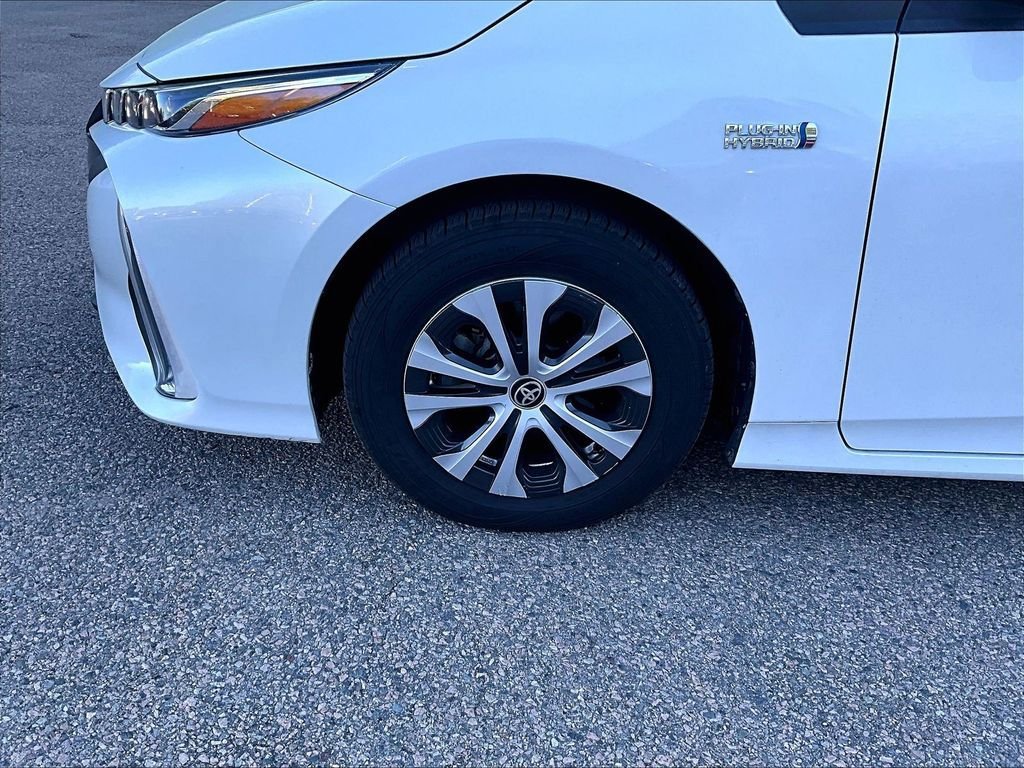 Used 2022 Toyota Prius Prime XLE FWD image 4