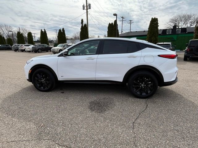 Used 2025 Buick Envista Sport Touring image 2