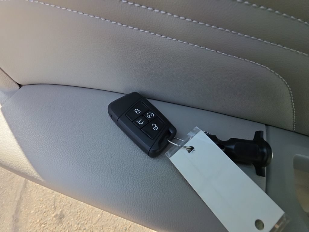 Used 2023 Volkswagen Atlas SE w/ Panoramic Sunroof Package AWD/4WD image 32