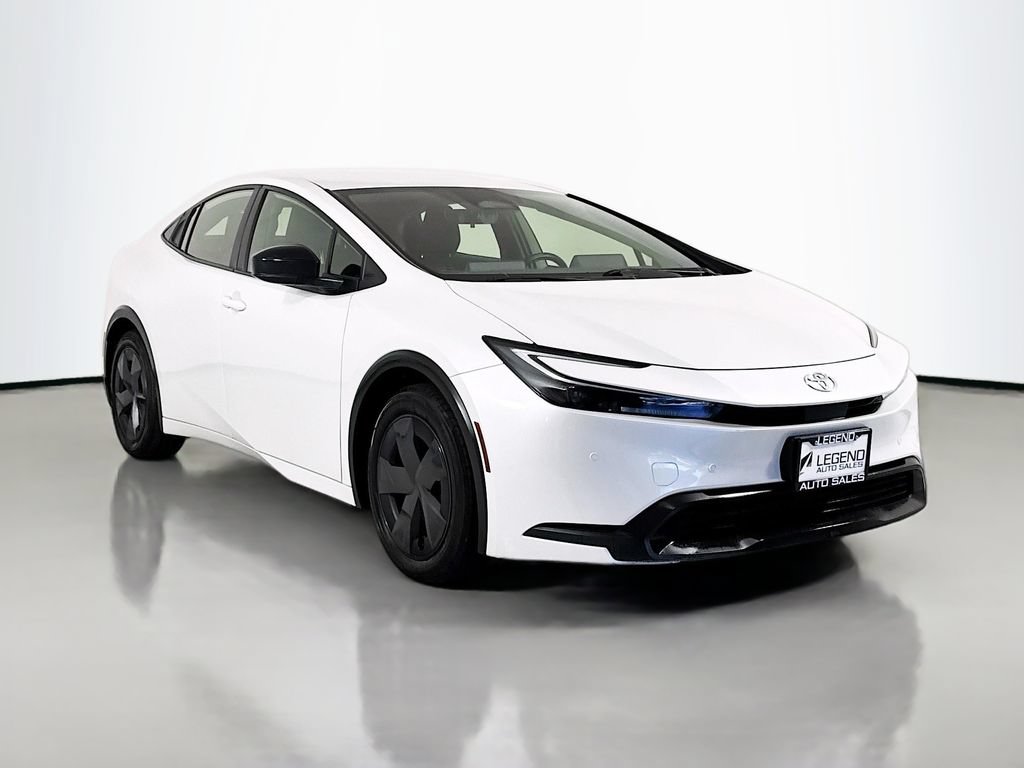 Used 2023 Toyota Prius LE FWD image 4
