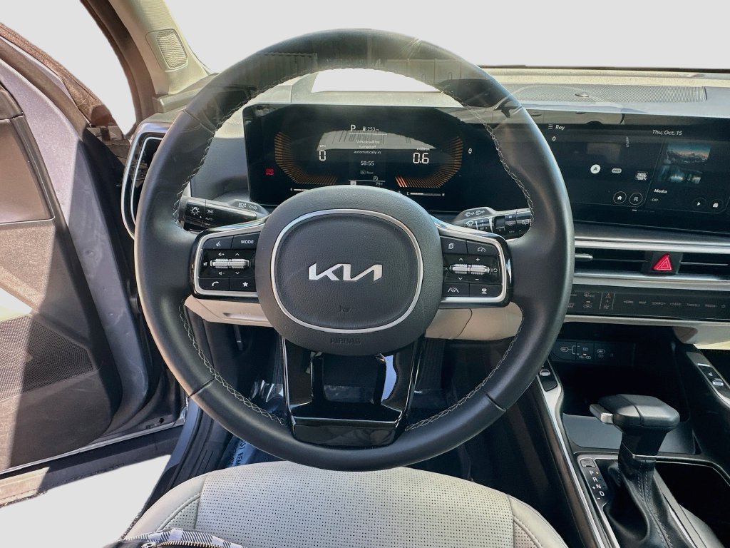 Used 2025 Kia Sorento S FWD image 11