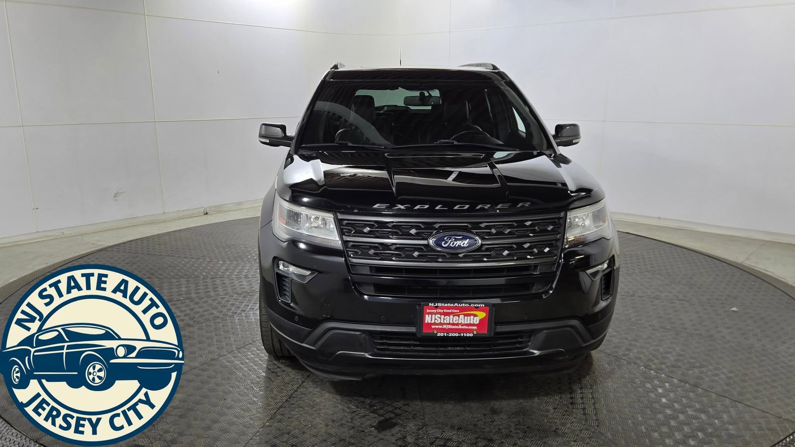 Used 2018 Ford Explorer XLT w/ Equipment Group 202A AWD/4WD image 2