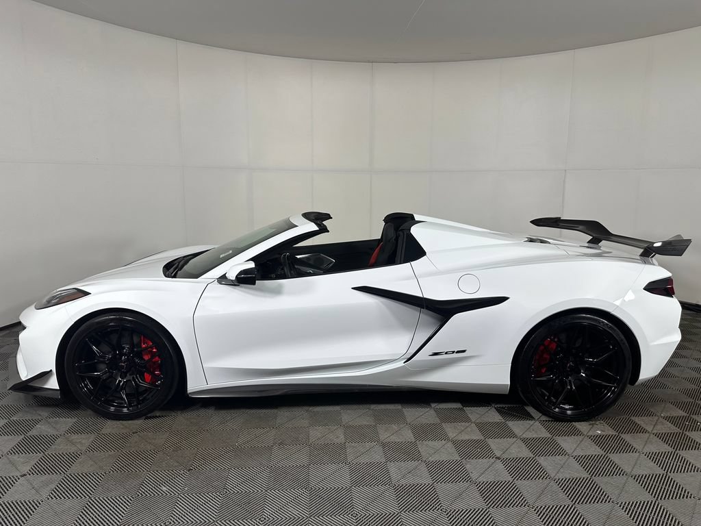 Used 2024 Chevrolet Corvette Z06 w/ Z07 Performance Package RWD image 32