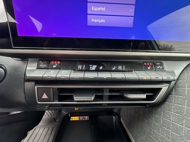 Used 2025 Toyota Camry XLE image 19