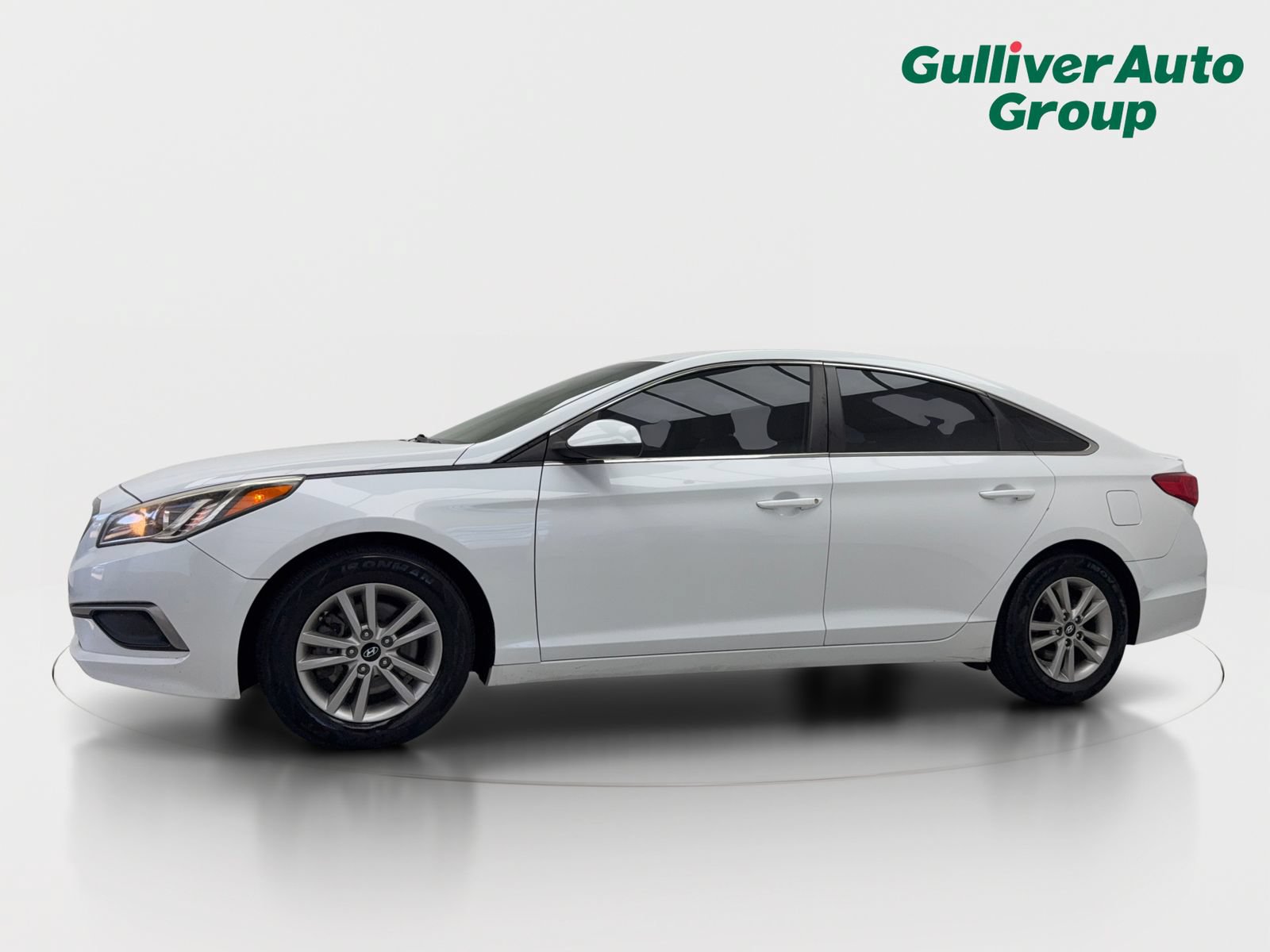 Used 2017 Hyundai Sonata SE FWD image 2