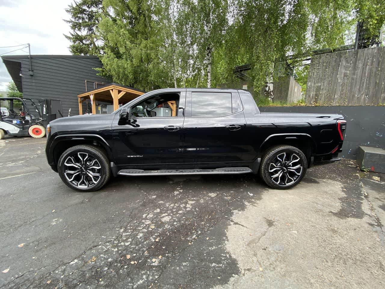Used 2025 GMC Sierra EV Denali AWD/4WD image 3