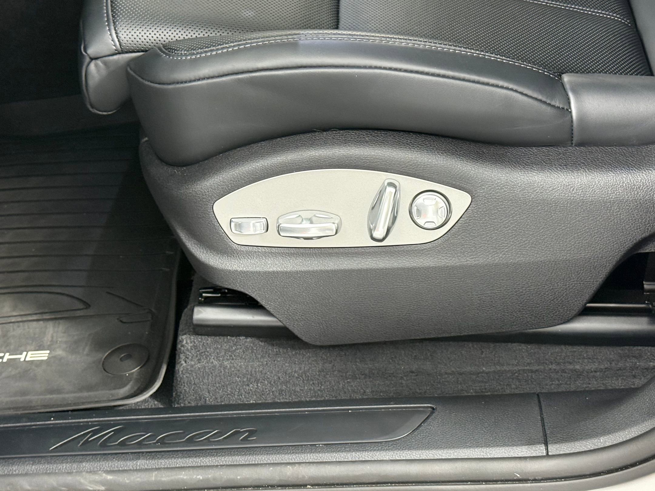 New 2025 Porsche Macan image 15