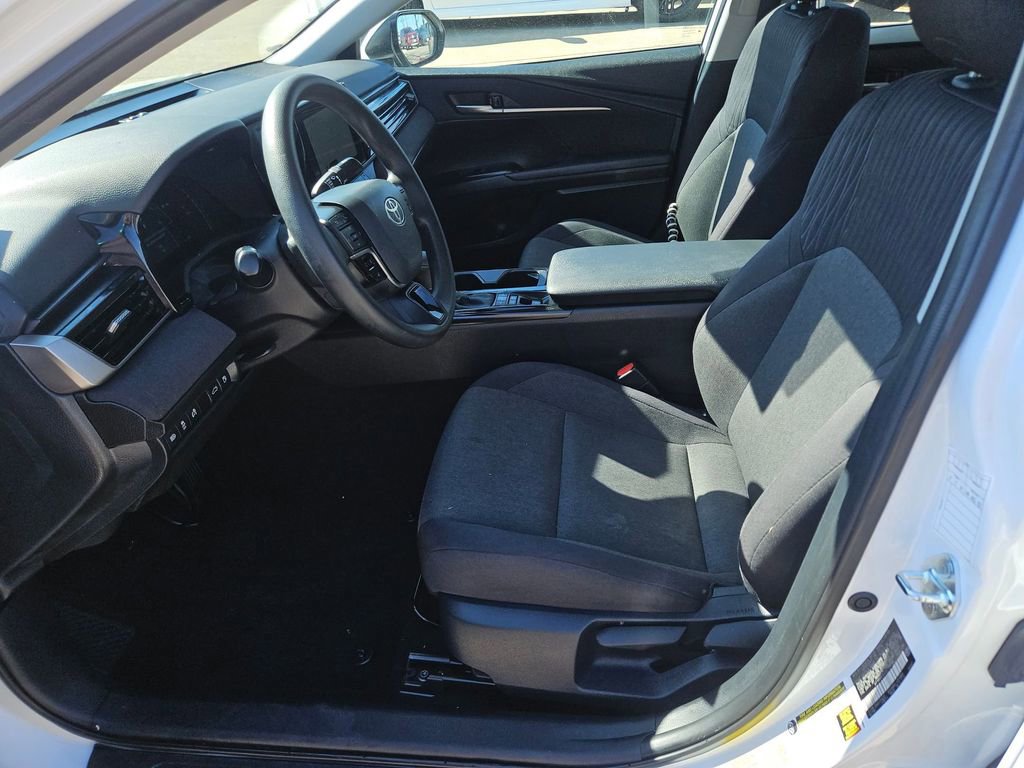 Used 2025 Toyota Camry LE image 11