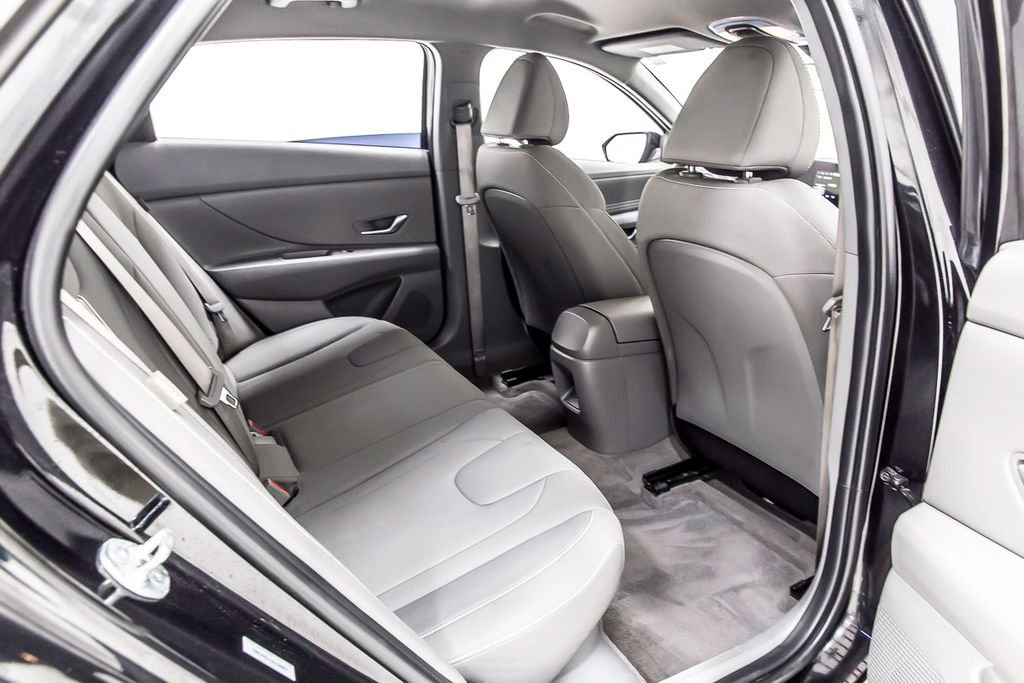 Used 2025 Hyundai Elantra SEL FWD image 30