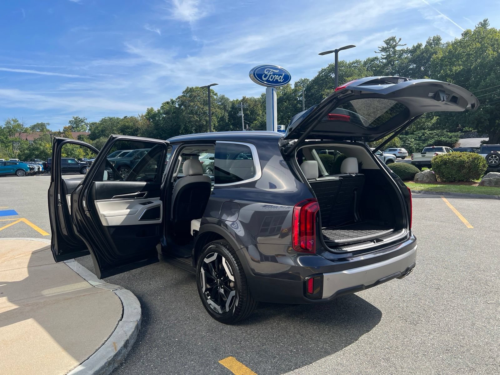 Used 2025 Kia Telluride S AWD/4WD image 9