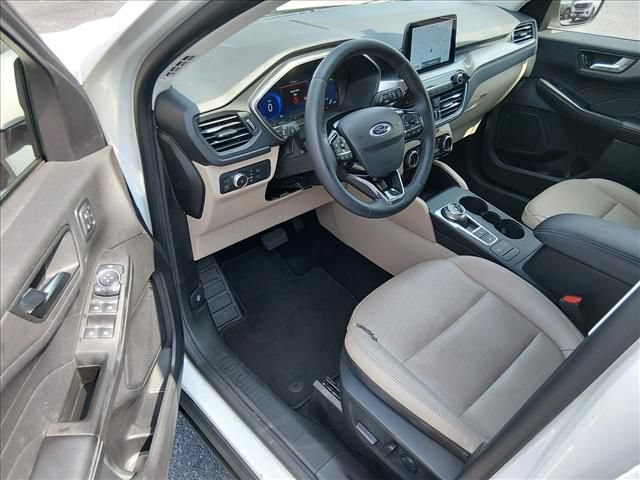 Used 2022 Ford Escape Titanium FWD image 10