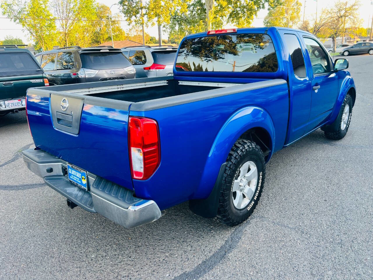 Used 2012 Nissan Frontier SV w/ SV Premium Utility Pkg AWD/4WD image 3