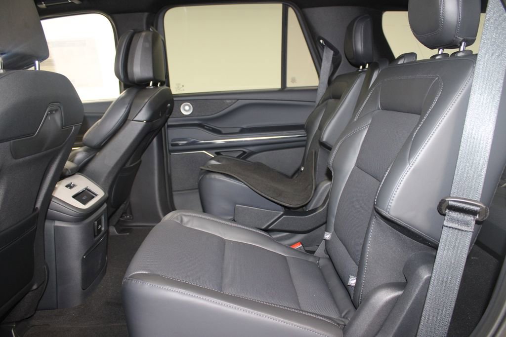 Used 2025 Lincoln Navigator Reserve w/ Jet Appearance Package image 28