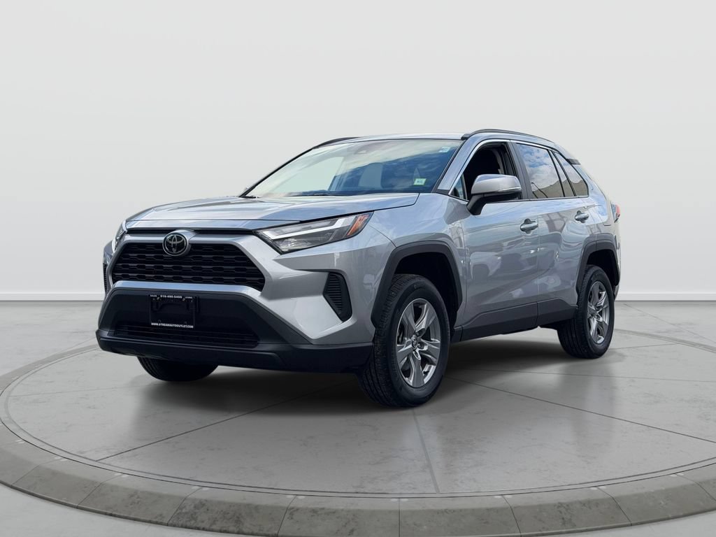 Used 2024 Toyota RAV4 XLE AWD/4WD image 3