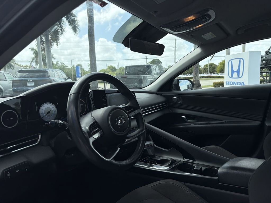 Used 2022 Hyundai Elantra SEL w/ Convenience Package FWD image 20