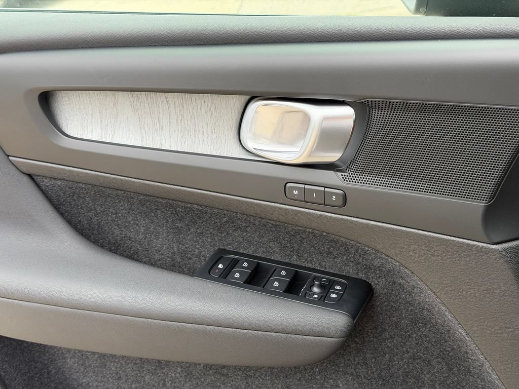 New 2026 Volvo XC40 B5 Core w/ Climate Package AWD/4WD image 32