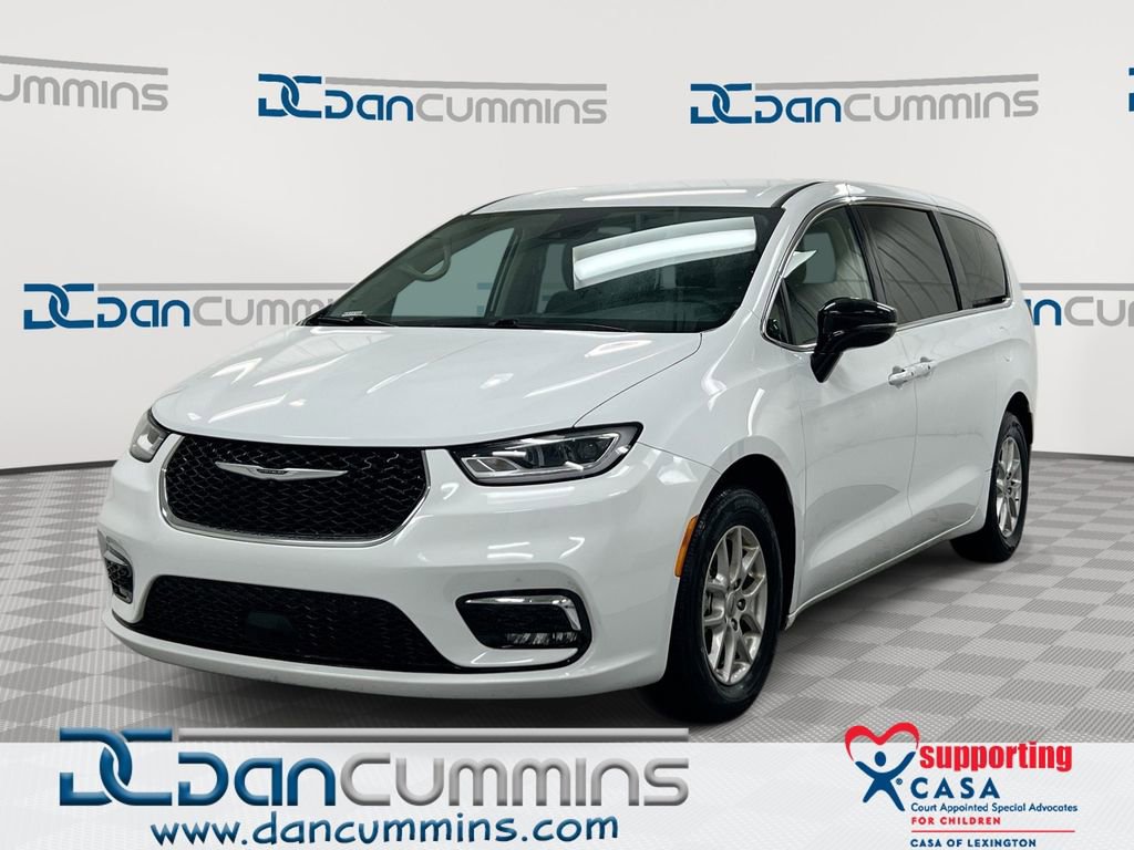 Used 2024 Chrysler Pacifica Touring-L image 1