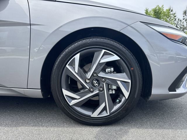 Certified 2025 Hyundai Elantra SEL FWD image 12