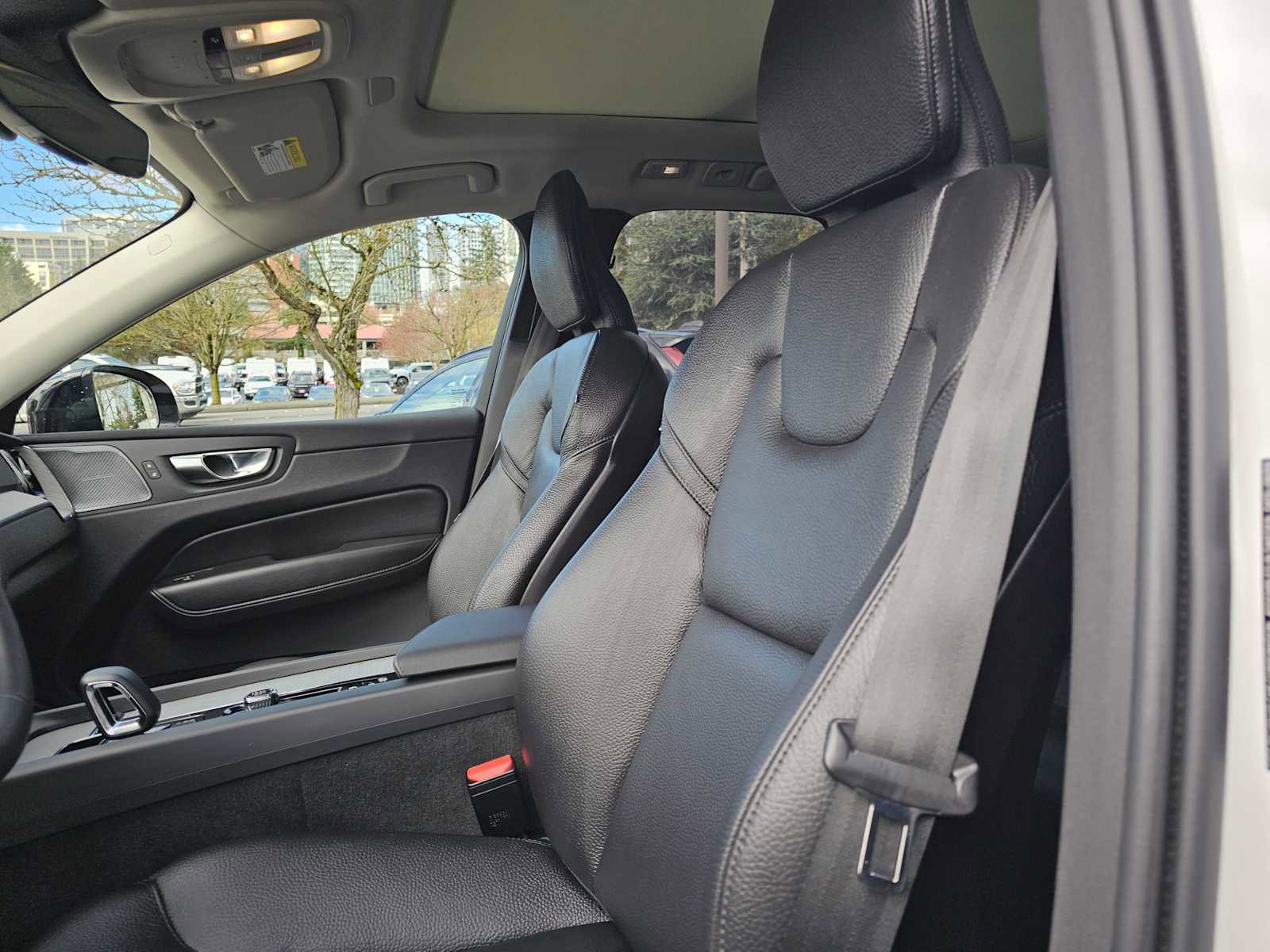 Certified 2025 Volvo XC60 T8 Plus w/ Protection Package Premier image 22