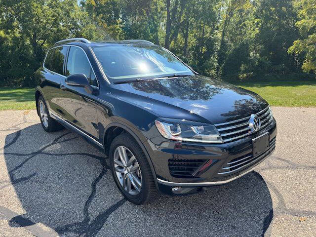 Used 2016 Volkswagen Touareg Sport image 2