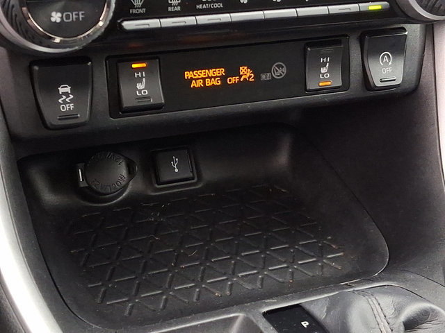 Used 2022 Toyota RAV4 XLE image 23