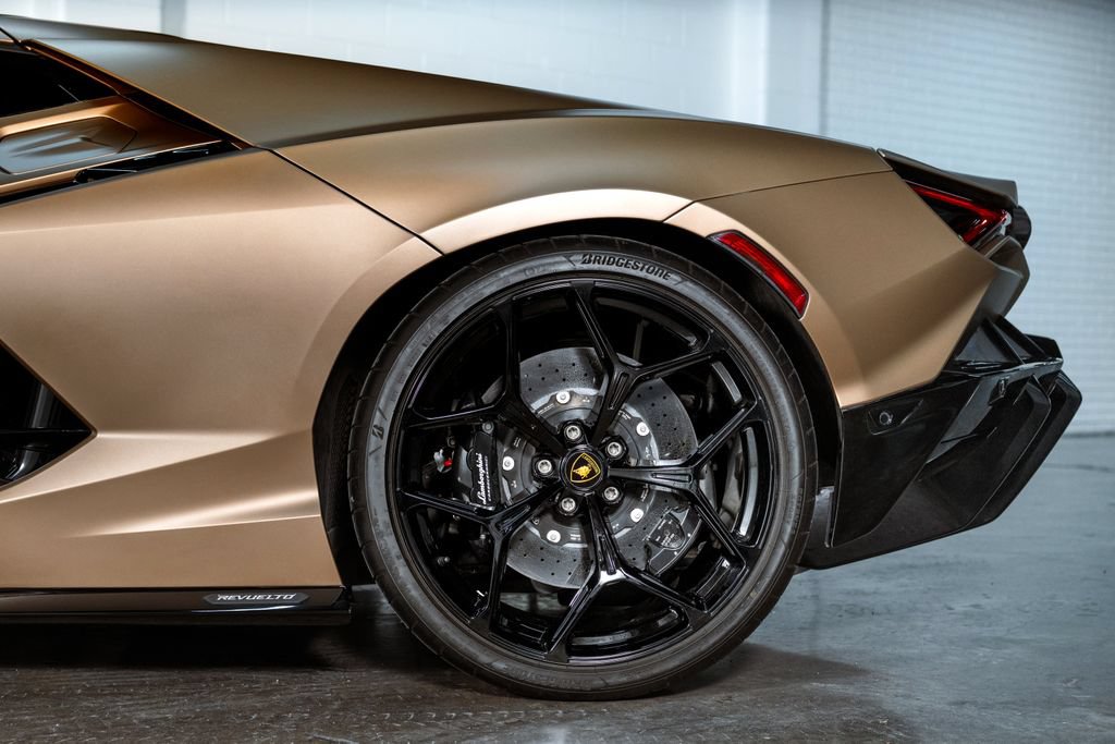 Used 2024 Lamborghini Revuelto AWD/4WD image 20